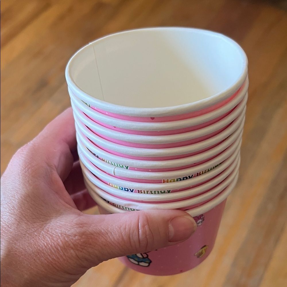 Hello Kitty Pink Birthday Cups - Picture 5 of 7